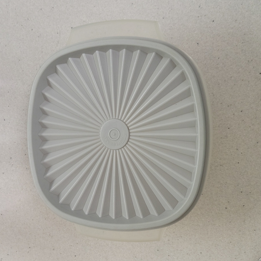 Tupperware - Picture 2 of 7